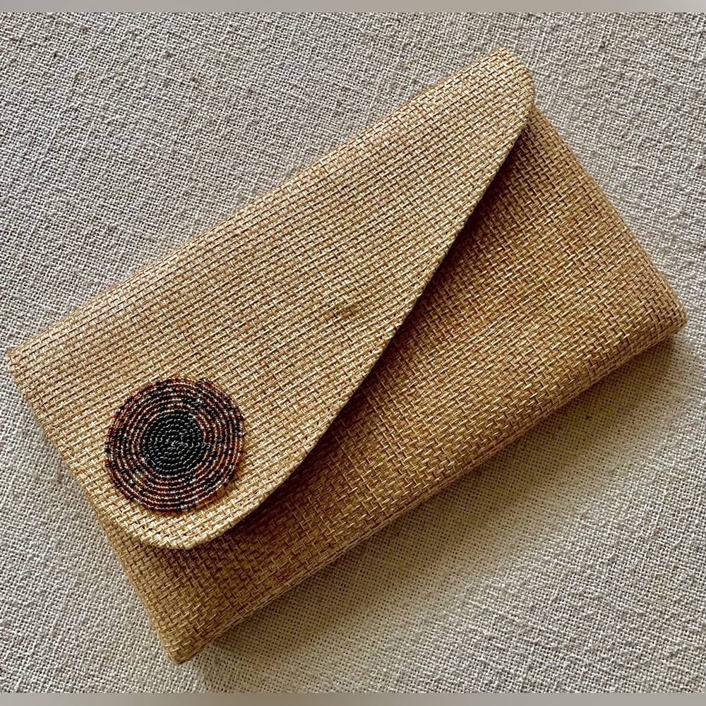 TAN WOVEN & BEADED CLUTCH PURSE